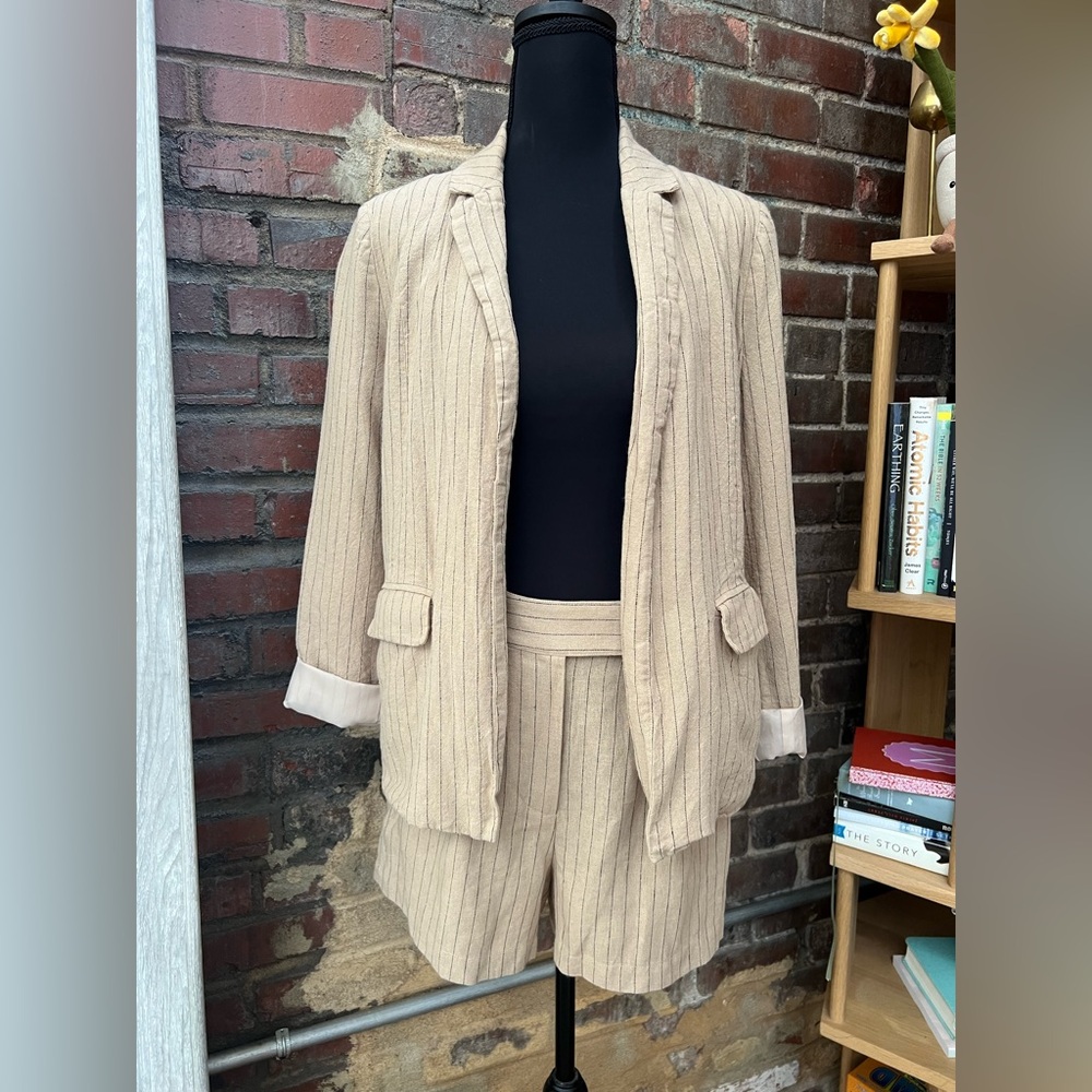 Steve Madden Pinstripe Tan Blazer Jacket & Shorts Set Women’s S *imperfections